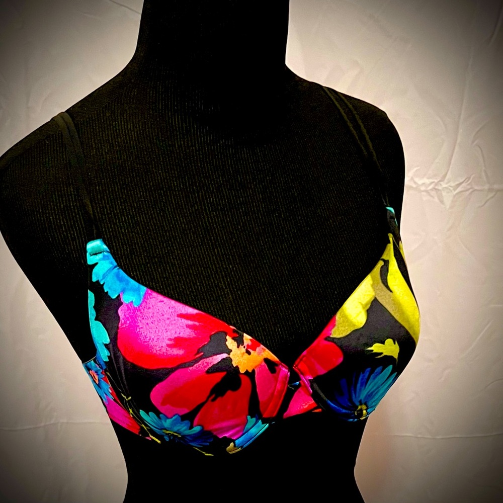 Beautiful & Sexy Victoria’s Secret Multicolored Flower Bra, Size 34B